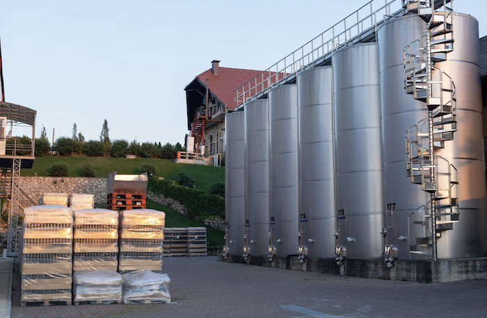 Storage tank concrete slab lifting